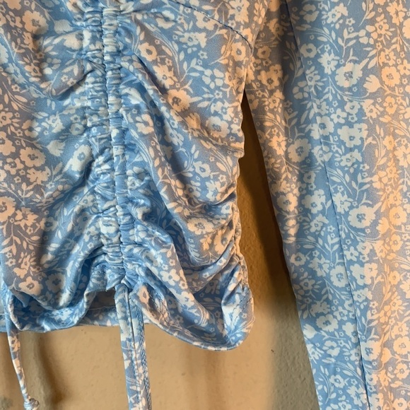 NWT No Boundaires Womens Floral Rusched Front Long Sleeve Blue White Top Medium - Picture 8 of 13